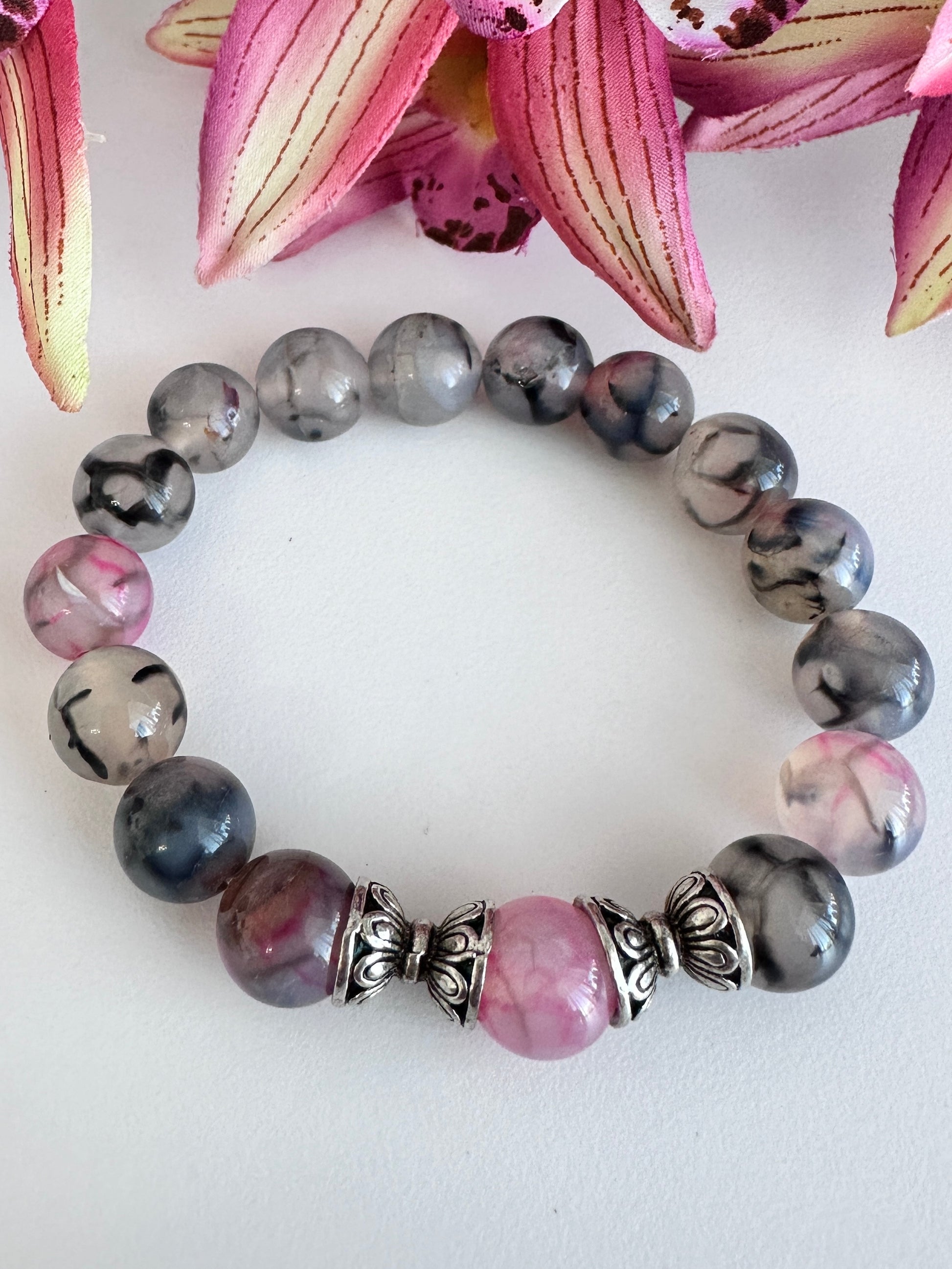 This handmade bracelet sports 10mm natural, high-grade beads, a secure stretchy cord, and a central agate dragon vein stone, complemented by two silver spacers. - Creations by Rosa