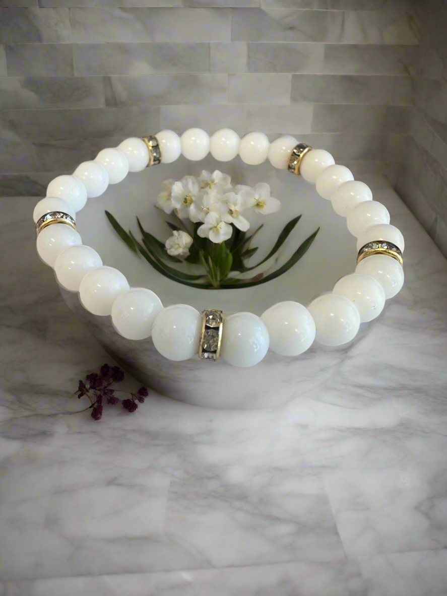 White Agate & Onyx Beads stretch, bracelet, with gold plated spacers.