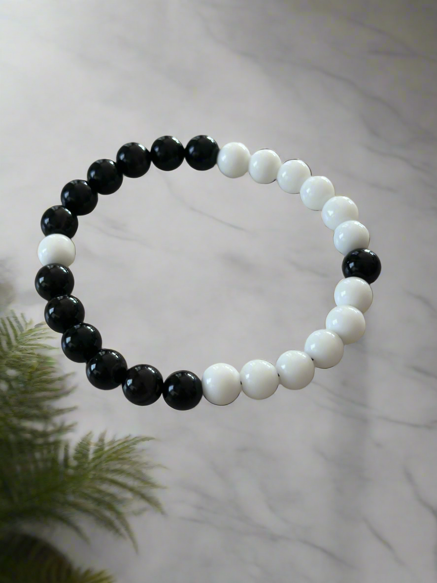 Natural Black Onyx With White Agate Stretch bracelet