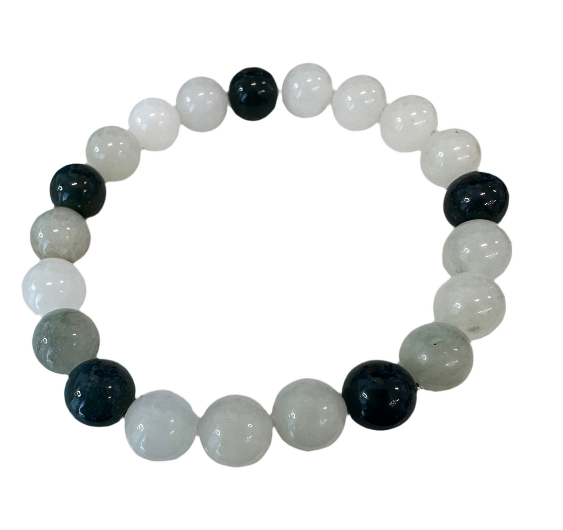 This 8 MM handmade beaded bracelet has been crafted using high-grade materials for a long-lasting wear. It is suitable for daily wear and can also be worn for special occasions.