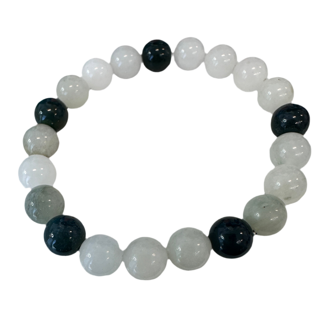 This 8 MM handmade beaded bracelet has been crafted using high-grade materials for a long-lasting wear. It is suitable for daily wear and can also be worn for special occasions.