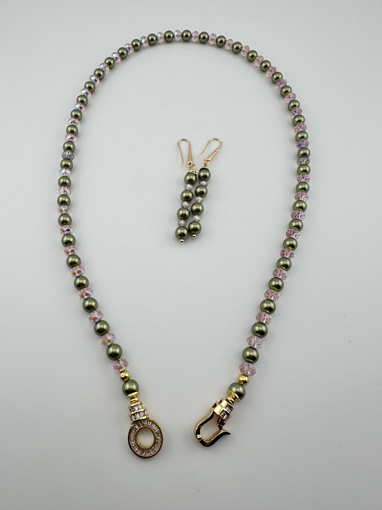 "Elegant Necklace and Earring Set with Light Green Swarovski Pearls & Sparkling Crystals"