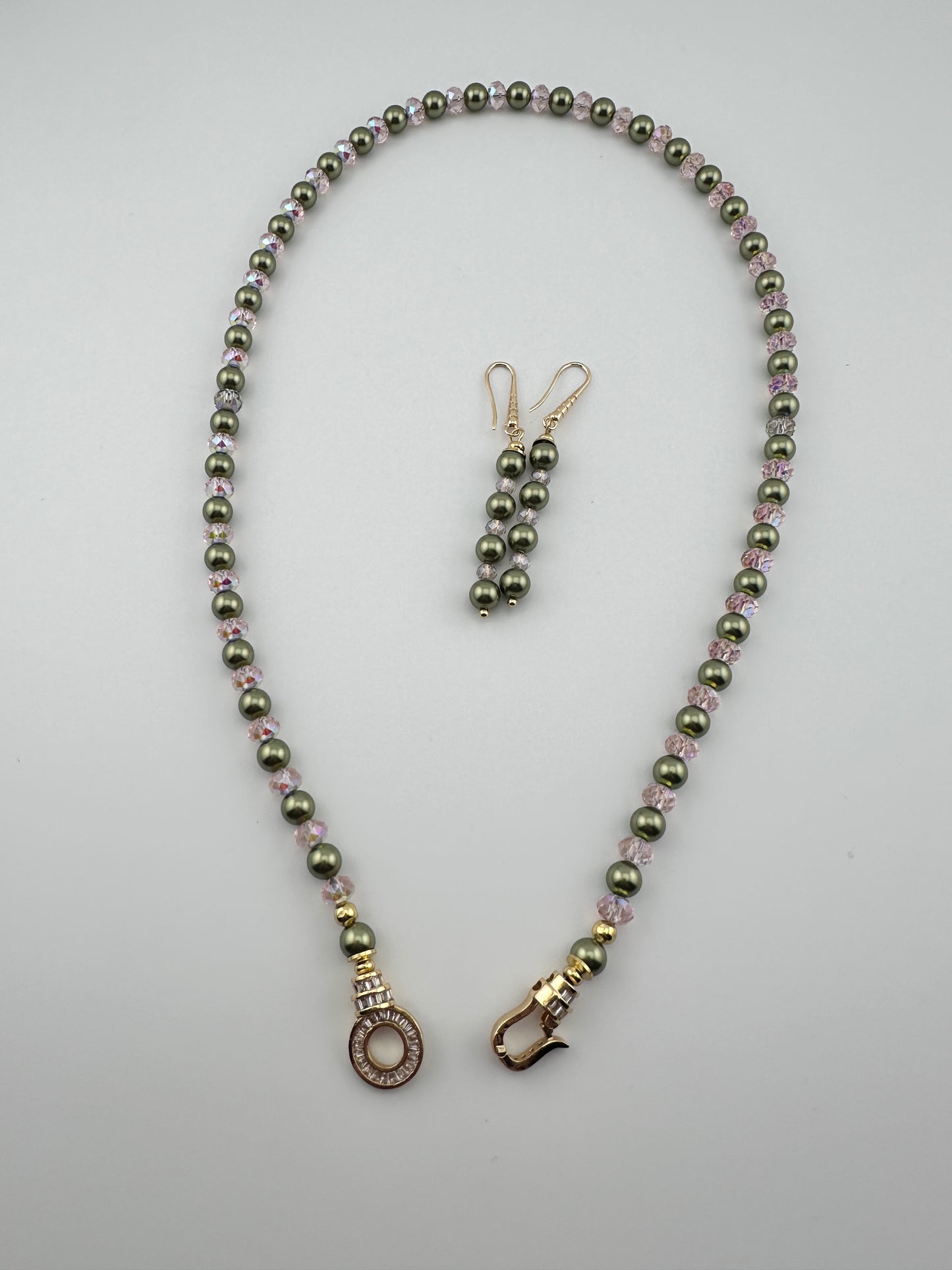 "Elegant Necklace and Earring Set with Light Green Swarovski Pearls & Sparkling Crystals"