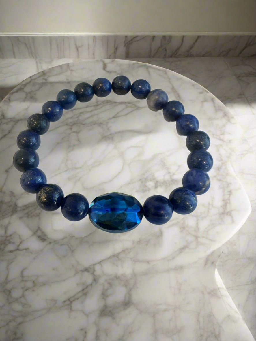 Lapis Lazuli stone stretch brace, with a crystal spacer 8mm beads.