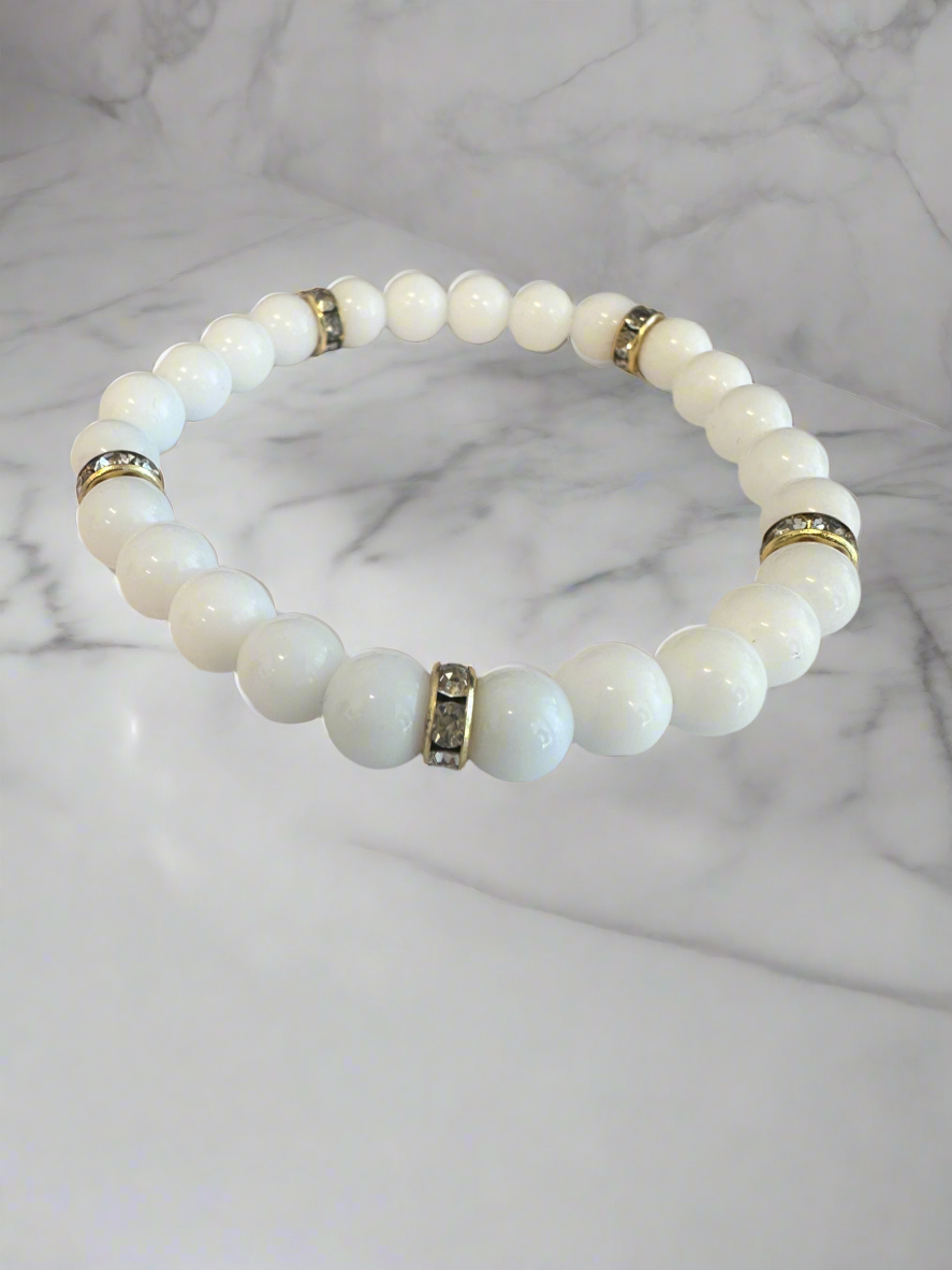 White Agate & Onyx Beads stretch, bracelet, with gold plated spacers.