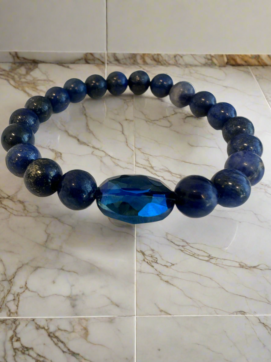 Lapis Lazuli stone stretch brace, with a crystal spacer 8mm beads.