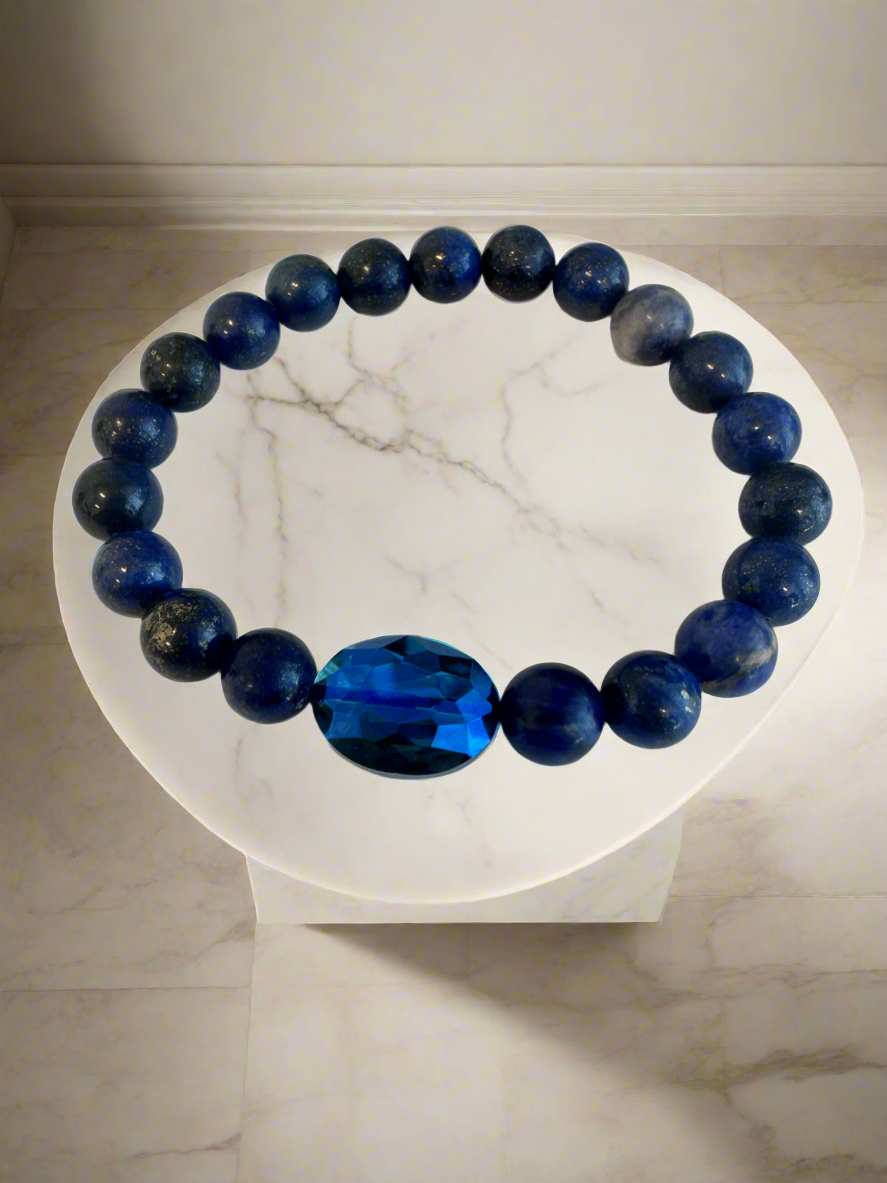 Lapis Lazuli stone stretch brace, with a crystal spacer 8mm beads.