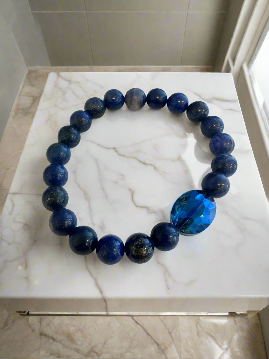 Lapis Lazuli stone stretch brace, with a crystal spacer 8mm beads.