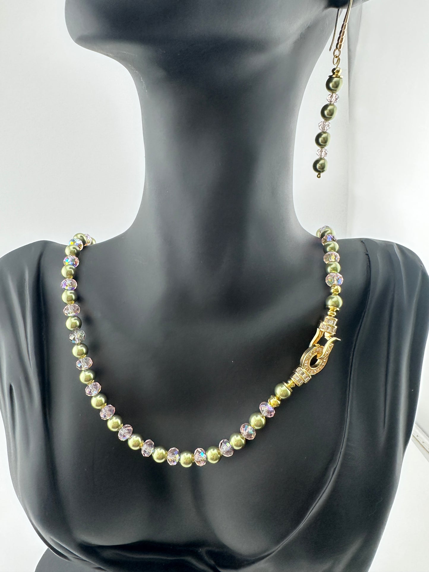 "Elegant Necklace and Earring Set with Light Green Swarovski Pearls & Sparkling Crystals"